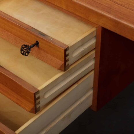 19.4 Teakowe biurko Kai Kristiansena