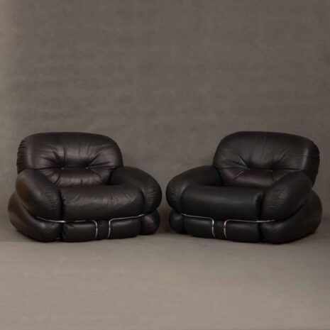 Cassina black leather lounge chairs