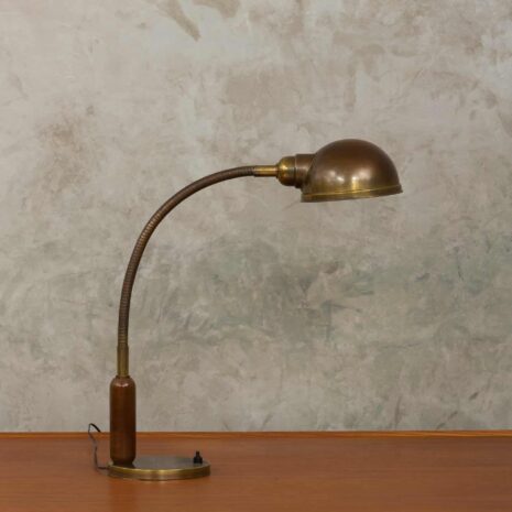 Włoska lampa biurkowa z litego mosiądzu z połowy wieku -2 Włoska lampa biurkowa z połowy wieku, wykonana z litego mosiądzu