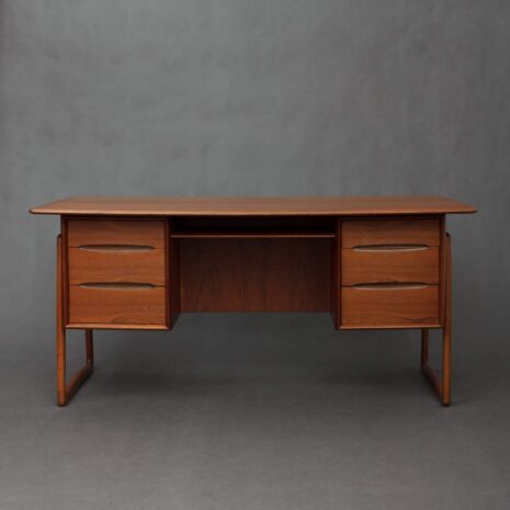 Biurko z drewna tekowego projektu Svenda Aage Madsena, lata 50. Biurko z drewna tekowego Svend Aage Madsen s