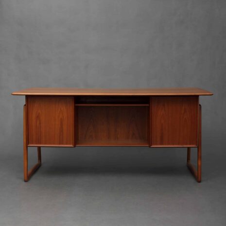 Biurko z drewna tekowego projektu Svenda Aage Madsena, lata 1950-6 Biurko z drewna tekowego Svend Aage Madsen s