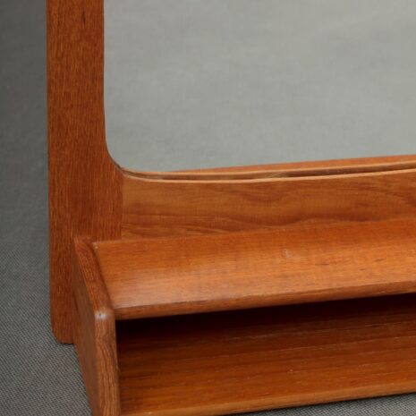 Lustro z drewna tekowego z małą półką, 1950-7 Teak Mirror with Small Shelf s