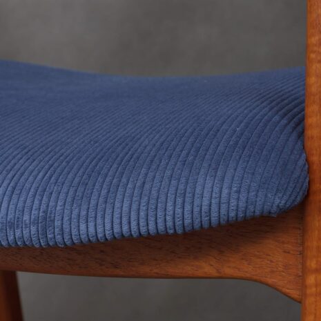 Deux fauteuils en teck avec velours bleu-7 Two teak armchairs in blue corduroy