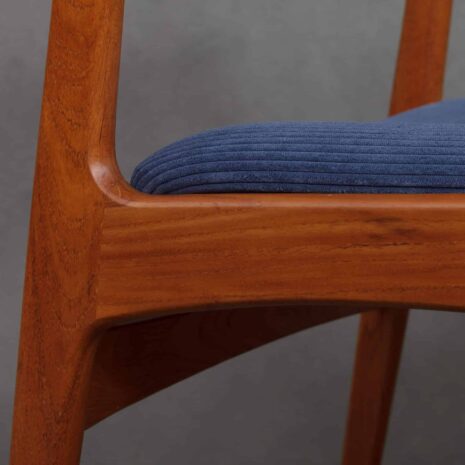 Deux fauteuils en teck et velours bleu-9 Two teak armchairs in blue corduroy