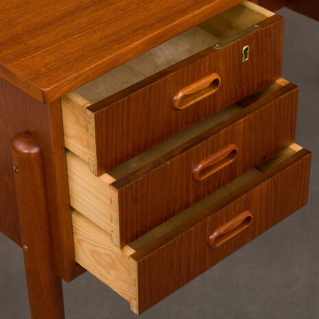 petit-bureau-danois-sur-place-avec-table-de-bureau-courbe-1950s_0 (1) small danish free standing desk with curved desktop s