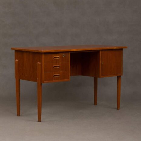 petit-bureau-danois-sur-place-avec-table-de-bureau-courbe-1950s_0 (11) small danish free standing desk with curved desktop s