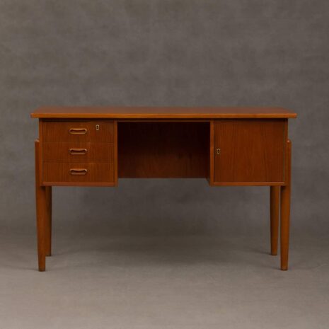 petit-bureau-danois-sur-place-avec-table-de-bureau-courbe-1950s_0 (5) small danish free standing desk with curved desktop s