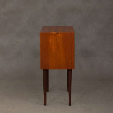 Petite commode danoise avec 3 tiroirs à poignées coulissantes 1936-4 Small danish dresser with pullout handles drawers scaled