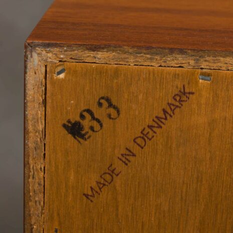 Petite commode danoise avec 3 tiroirs à poignées coulissantes 1936-6 Small danish dresser with pullout handles drawers scaled