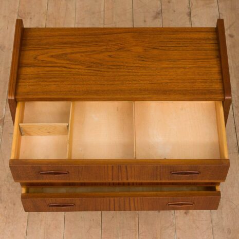 Mała komoda z szufladami z drewna tekowego z uchwytami z litego drewna tekowego 1969-6 Small chest of drawers dresser in teak with solid teak pulls scaled