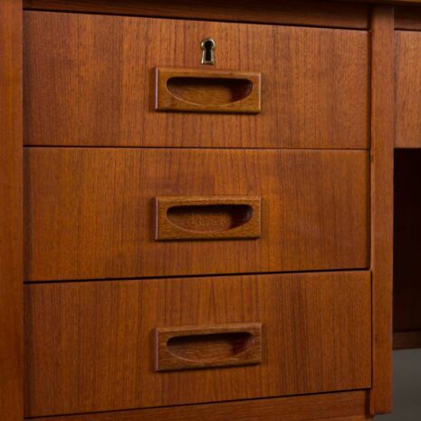 bureau danois sur pied à 8 tiroirs 2032-14 danish free standing desk with drawers scaled