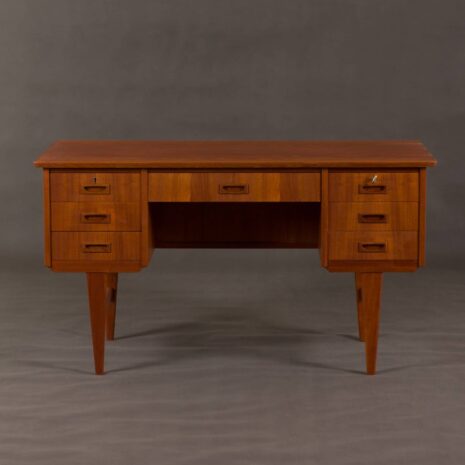 bureau libre danois avec 8 tiroirs 2032-4 danish free standing desk with drawers scaled