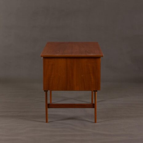 bureau danois sur pied à 8 tiroirs 2032-5 danish free standing desk with drawers scaled