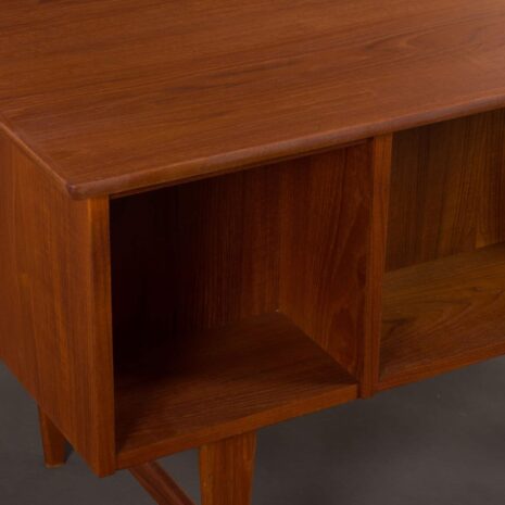 bureau danois sur pied à 8 tiroirs 2032-9 danish free standing desk with drawers scaled