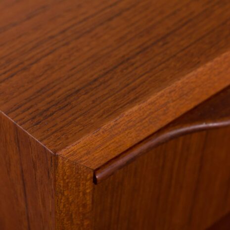 duńska komoda z drewna tekowego z 4 szufladami 2031-11 duńska komoda z drewna tekowego z szufladami