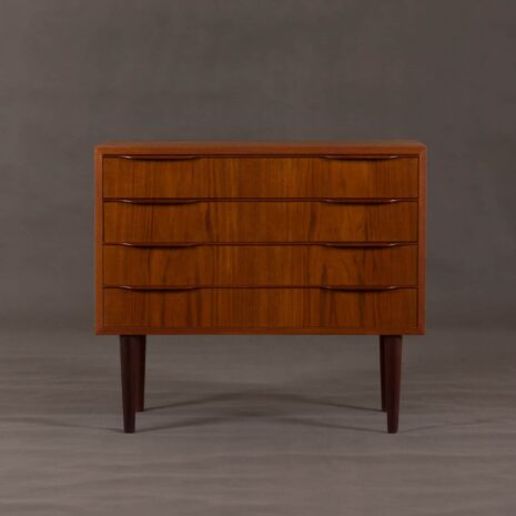 duńska komoda z drewna tekowego z 4 szufladami 2031-2 duńska komoda z drewna tekowego z szufladami