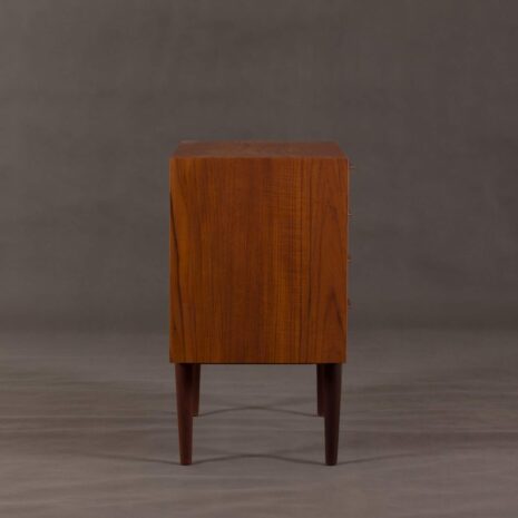 duńska komoda z drewna tekowego z 4 szufladami 2031-5 duńska komoda z drewna tekowego z szufladami