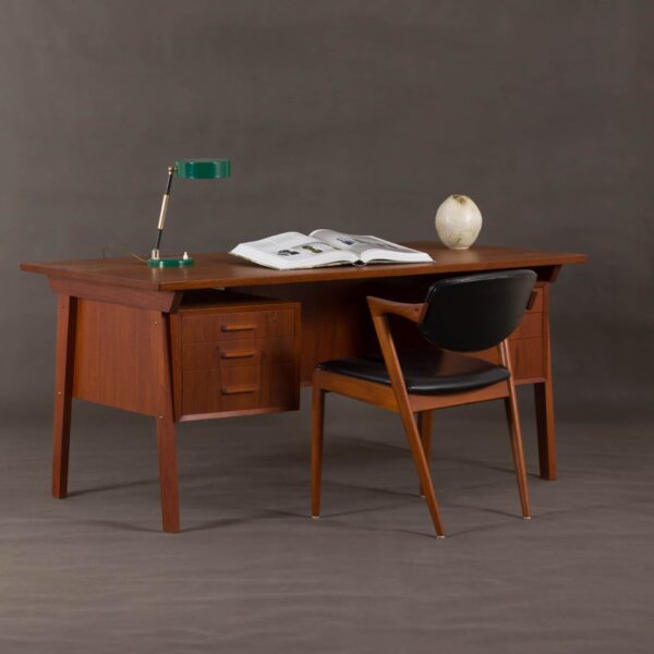 Dänischer Teakholz-Schreibtisch für Führungskräfte, maßstabsgetreu