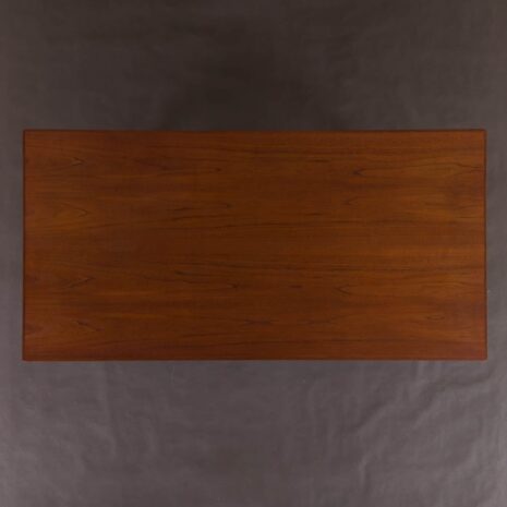 danish teak executive desk 2033-12 Dänischer Teakholz-Schreibtisch für Führungskräfte, maßstabsgetreu