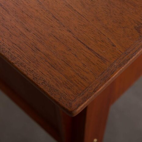 danish teak executive desk 2033-13 Dänischer Teakholz-Schreibtisch für Führungskräfte, maßstabsgetreu