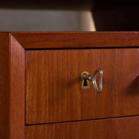 danish teak executive desk 2033-14 Dänischer Teakholz-Schreibtisch für Führungskräfte, maßstabsgetreu