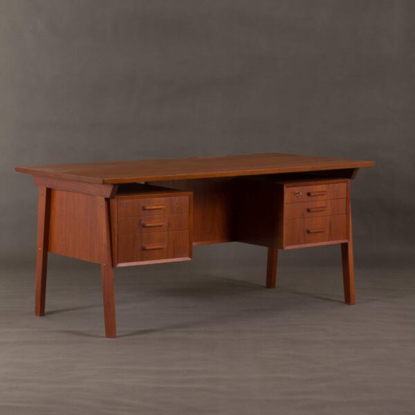 Dänischer Teakholz-Schreibtisch für Führungskräfte, maßstabsgetreu