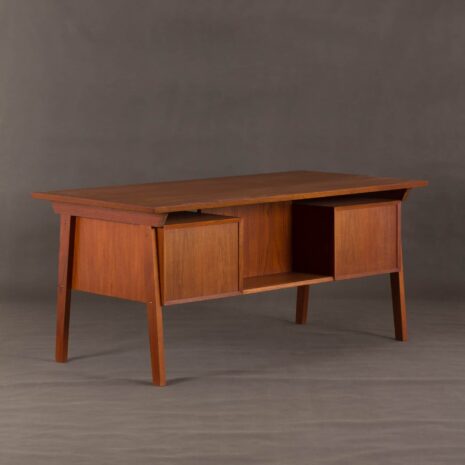 danish teak executive desk 2033-6 Dänischer Teakholz-Schreibtisch für Führungskräfte, maßstabsgetreu