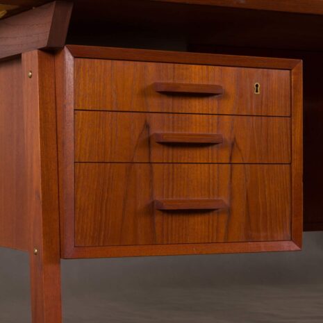 danish teak executive desk 2033-8 Dänischer Teakholz-Schreibtisch für Führungskräfte, maßstabsgetreu