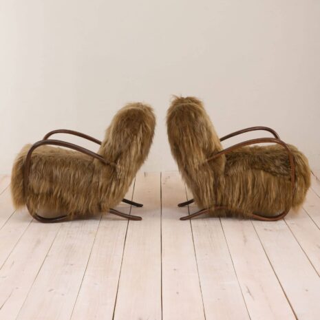 2044 Para foteli Halabala 269 z długowłosej owczej skóry (Chewbacca)-4 Pair of Halabala lounge chairs in long hair sheepskin Chewbacca scaled