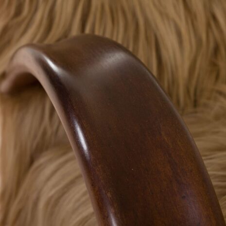 2044 Para foteli Halabala 269 z długowłosej skóry owczej (Chewbacca) - 8 Pair of Halabala lounge chairs in long hair sheepskin Chewbacca scaled