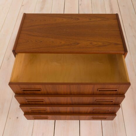 2051 Chest of 4 drawers from P. 2051 Westergaard Møbelfabrik, Silkeborg, Denmark-10 Chest of drawers from P