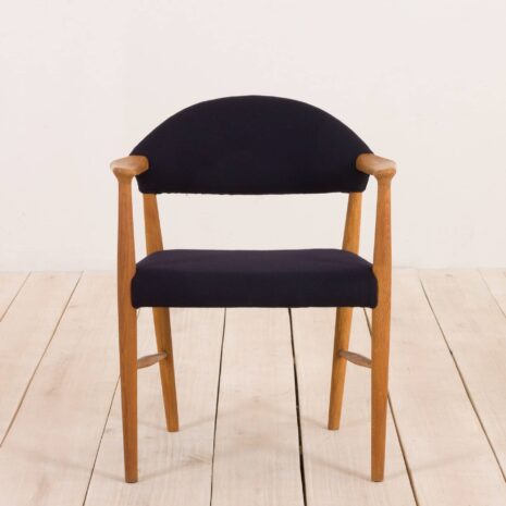 2072 Erik Kierkegaard oak chair in dark blue wool-1 Erik Kierkegaard oak chair in dark blue wool scaled
