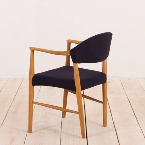 2072 Erik Kierkegaard oak chair in dark blue wool-4 Erik Kierkegaard oak chair in dark blue wool scaled