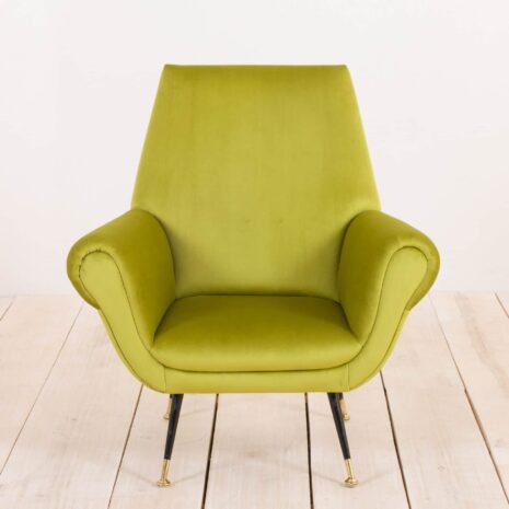 2077 Gigi Radice fotel z zielonego aksamitu z lat 50.-1 Gigi Radice green velvet armchair from the s