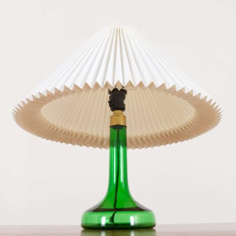 2159 Lampa szklana Holmegaard w kolorze głębokiej zieleni z kloszem Le Klint-12 Holmegaard deep green glass lamp with Le Klint shade scaled