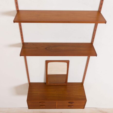 2166 Szafka wisząca Kai Kristiansen z 2 półkami i komodą-7 Kai Kristiansen wall unit with shelves and chest of drawers scaled