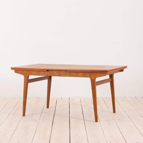 2156 Johannes Andersen style teak extension table with concealed panels-4 Johannes Andersen style teak extension table with concealed panels scaled