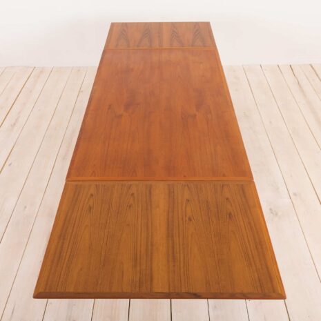 2156 Johannes Andersen style teak extension table with concealed panels-8 Johannes Andersen style teak extension table with concealed panels scaled