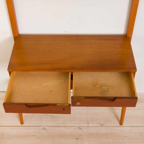 2200 Skandynawska szafka wisząca z drewna tekowego z biurkiem-8 Scandinavian teak wall unit with a desk scaled