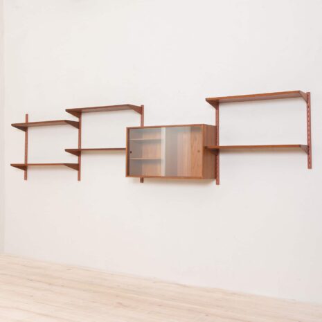 2122 Teak FM Wall Unit by Kai Kristiansen with-4 Teak FM Wandschrank von Kai Kristiansen mit skaliertem