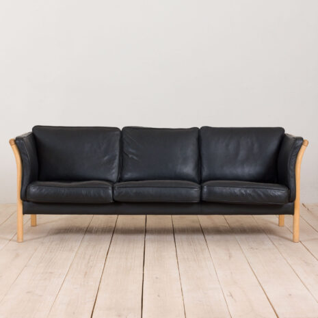 21001-Canapé 3 places Stouby en cuir noir vintage-2 Vintage black leather Stouby seater sofa
