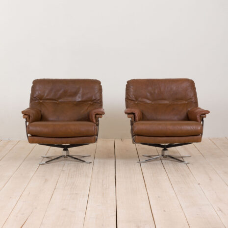 21002-Pair of brown buffalo leather swivel lounge chairs by Aalborg Polstermøbelfabrik.-2 Pair of brown buffalo leather swivel lounge chairs by Aalborg Polstermobelfabrik