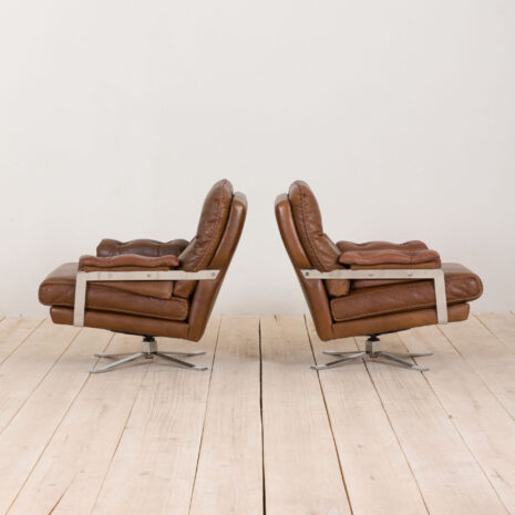 21002-Pair of brown buffalo leather swivel lounge chairs by Aalborg Polstermøbelfabrik.-3 Pair of brown buffalo leather swivel lounge chairs by Aalborg Polstermobelfabrik