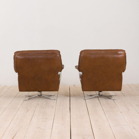 21002-Pair of brown buffalo leather swivel lounge chairs by Aalborg Polstermøbelfabrik.-5 Pair of brown buffalo leather swivel lounge chairs by Aalborg Polstermobelfabrik