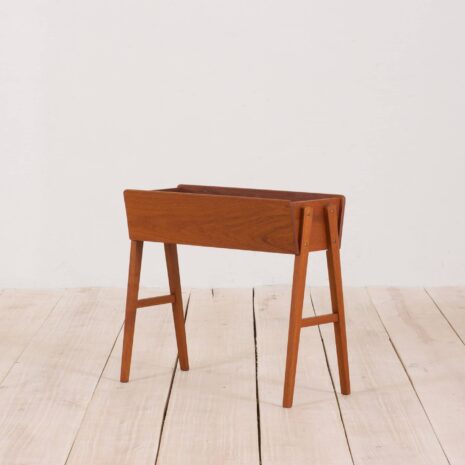 2146 Simple Danish teak plantator-2 Simple Danish teak planter scaled