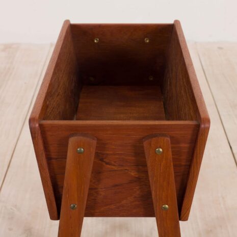 2146 Simple Danish teak planter-5 Simple Danish teak planter scaled