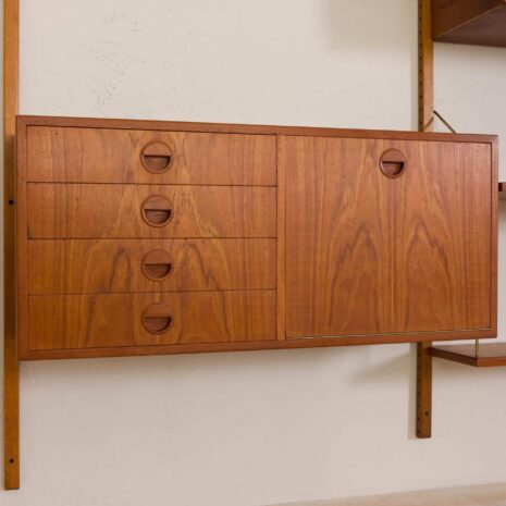 2172 3 bay teak wall unit by Hansen and Guldborg with bar cabinet and chest of drawers-10 Wandschrank aus Teakholz von Hansen und Guldborg mit Barschrank und Kommode, maßstabsgetreu