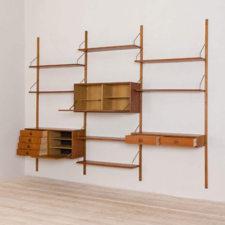 2172 3 bay teak wall unit by Hansen and Guldborg with bar cabinet and chest of drawers-5 Wandschrank aus Teakholz von Hansen und Guldborg mit Barschrank und Kommode, maßstabsgetreu