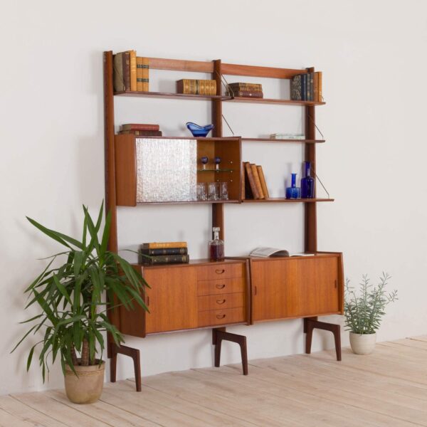 Teakholz-Regal Torbjorn Afdal für Bruksbo Scandinavian Tyristrand s Norway skaliert