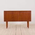 Dänische Kredenz aus Teakholz aus der Mitte des Jahrhunderts mit Türen in maßstabsgetreuer Größe